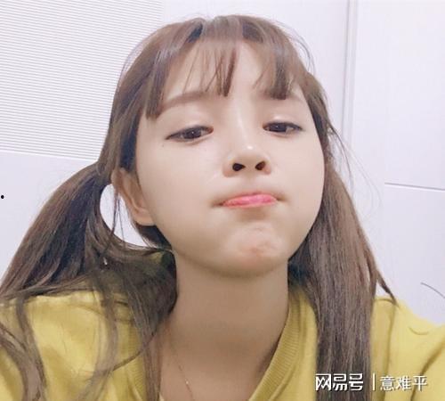 吃瓜网红两字网名女,揭秘网络红人的甜蜜与苦涩 第1张 吃瓜网红两字网名女,揭秘网络红人的甜蜜与苦涩 第1张